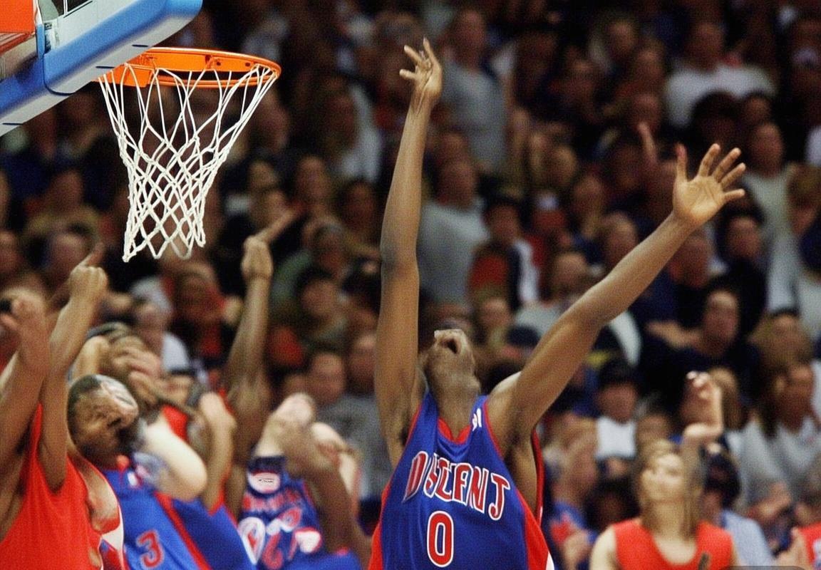 2004年NBA总决赛：活塞4-1逆转湖人，传奇逆转背后的团队智慧